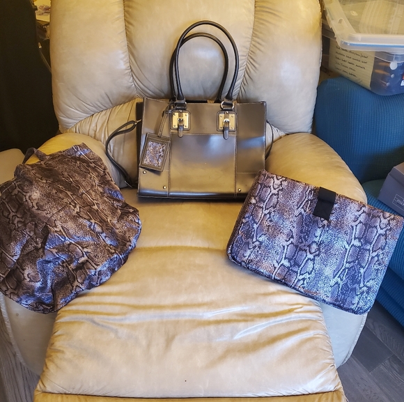 Wilson's Leather all in one tote - Picture 2 of 5